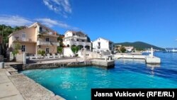 Kuća Pavela Budinskog (u sredini) na prvoj je liniji do mora