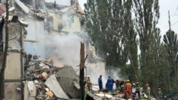 РФ атакувала Київ: зруйновано під'їзд багатоповерхівки, під завалами люди (відео)