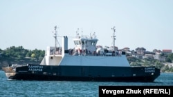 Паром в Севастополе, архивное фото