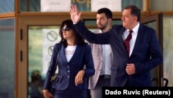 Milorad Dodik sa suprugom i sinom