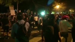 Demonstranti ispred Bele kuće