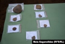 წინასწარი ვარაუდით, ესენი არის პირველყოფილი ადამიანების ქვის იარაღები