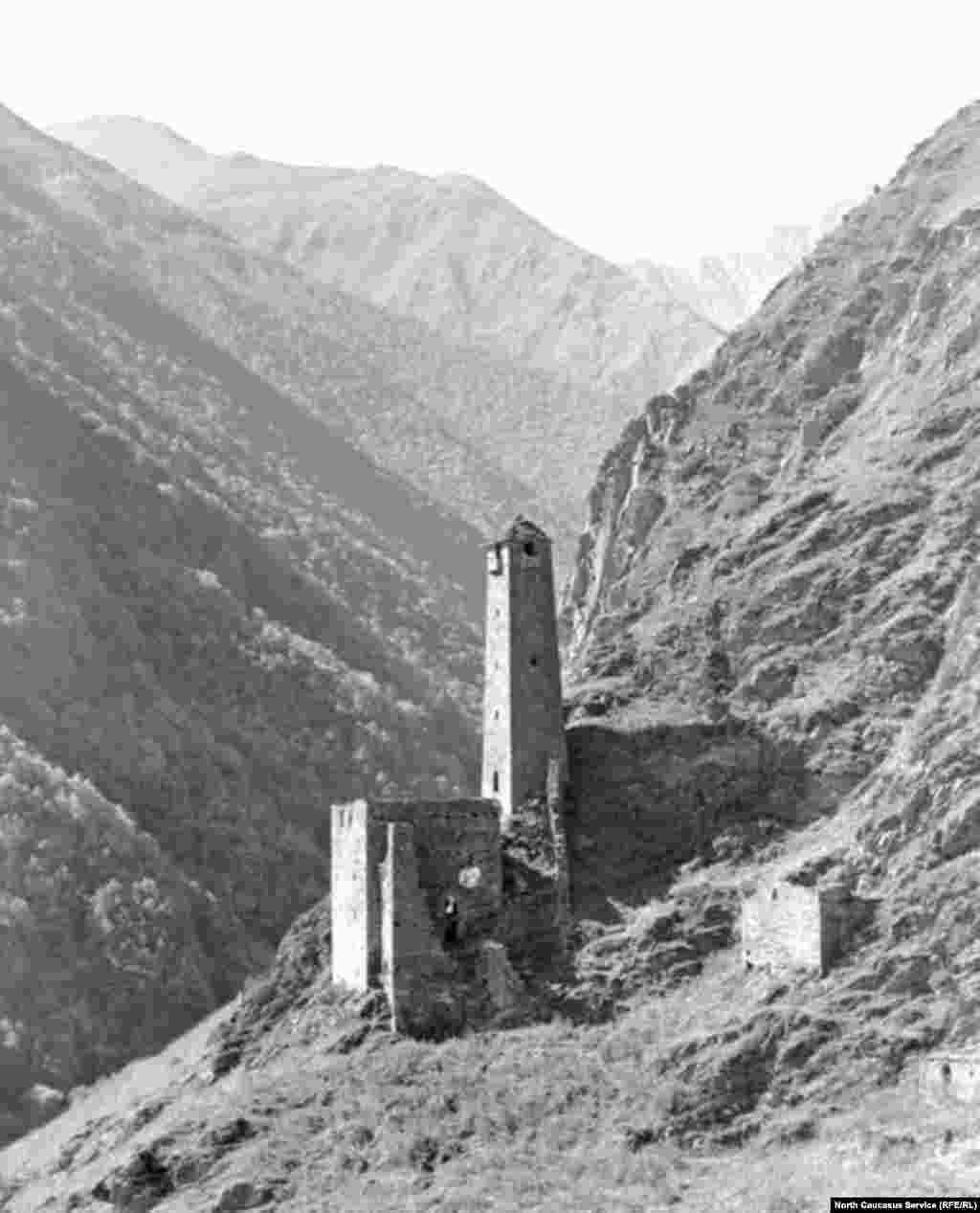 Меши — башенные строения на южном склоне горы Харсакорт