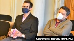 Веселин Иванов (вдясно) по време на изслушването на Иван Гешев в парламента през есента на 2020 г., когато активист на "Демократична България" го замери с фалшиви еврови банкноти с лика на Бойко Борисов