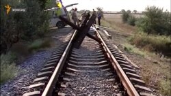 Железнодорожный путь к крымскому заводу «Титан» блокирован (видео) Железнодорожный путь к крымскому заводу «Титан» блокирован (видео)