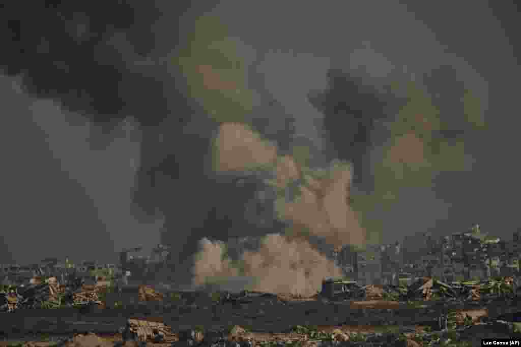 Gusti dim se diže u nebo nakon napada izraelske vojske na sjeveru Pojasa Gaze, fotografisano iz južnog Izraela 30. avgusta.