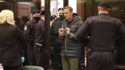 Суд отправил Навального в колонию Суд отправил Навального в колонию