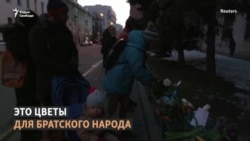 "Держись, Украина! Держись, родная!" "Держись, Украина! Держись, родная!"