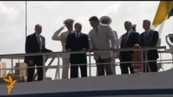 У Севастополі Янукович і Путін разом дивилися парад У Севастополі Янукович і Путін разом дивилися парад