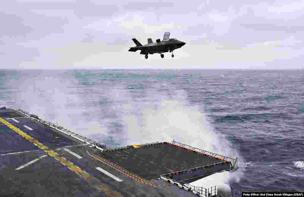 Специальная версия F-35 для авианосцев может садиться вертикально. Но его создатели столкнулись с многочисленными проблемами, которые все еще частично не устранены 