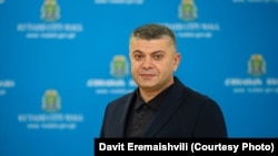 „ყველა დეპუტატს ვულოცავ ქალაქის საკანონმდებლო ორგანოს მუშაობის დაწყებას“, - დაწერა მან.