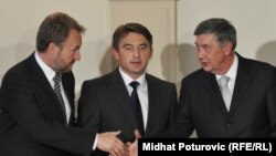 Članovi Predsjedništva BiH Bakir Izetbegović, Željko Komšić i Nebojša Radmanović na inauguraciji, Sarajevo, 10. novembar 2010