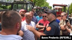 Stočari u Podgorici 22. juna stigli su u kolonama na traktorima i zaustavili se ispred resornog Ministarstva