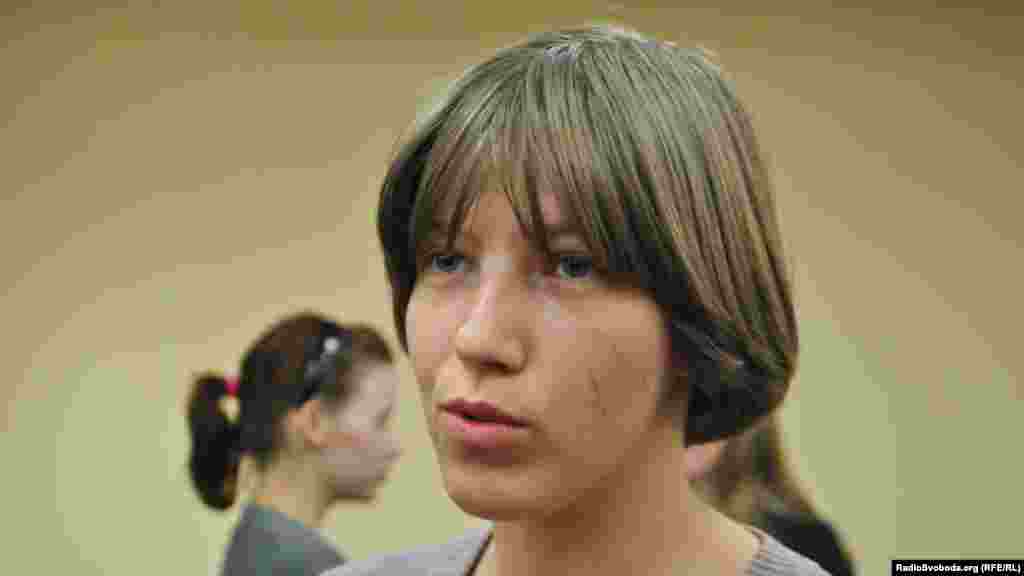 Аня, 22 роки, провела на вулиці 10 років і повернулась додому, має дитину