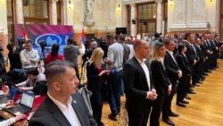 U Skupštini Srbije sjednica bez opozicije, ali uz jako obezbjeđenje U Skupštini Srbije sjednica bez opozicije, ali uz jako obezbjeđenje
