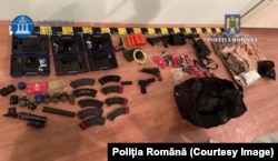 Arme și muniții confiscate de poliție și Parchetul General de la Horațiu Potra și alte persoane anchetate, în februarie 2025.