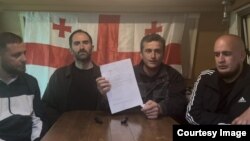 მაღაროელები კოლეგებს მიმართავენ.