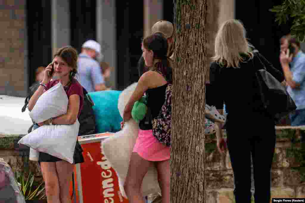 ტეხასის შტატის გუბერნატორმა გრეგ ებოტმა 6 ივლისს განაცხადა, რომ წვიმის გამო ზოგიერთ რაიონში ისევ შეიძლება წყალი მოვარდეს. ადგილობრივებს მოუწოდეს, უსაფრთხო ადგილას გადავიდნენ.