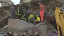 Рятувальники шукають тих, хто вижив, після землетрусу в Італії