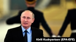 Владимир Путин проследовал на встречу с Советом по правам человека. 30 октября 2017