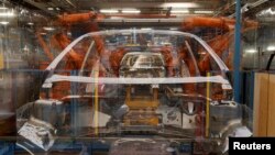 Как убедить предприятия инвестировать, отмечает бывший зампред Банка России, если в самой экономике нет доверия?