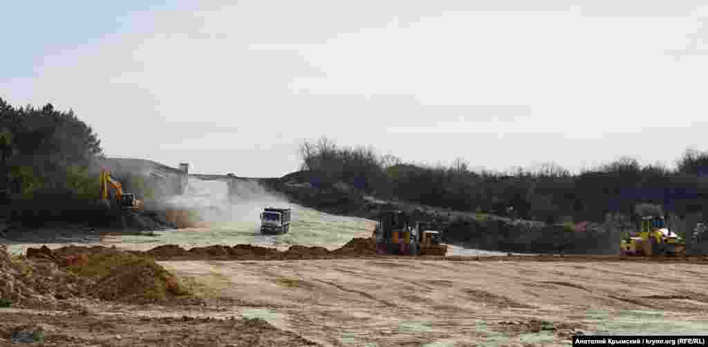 Через старый сад в Альминской долине прокладывают автотрассу «Таврида»