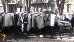 Мітингувальники вибили внутрішні війська з Шовковичної