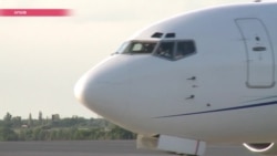 Пилот рассказал, как летают самолеты после закрытия неба над Крымом (видео) Пилот рассказал, как летают самолеты после закрытия неба над Крымом (видео)