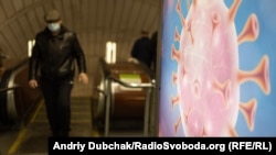 За даними КМДА, за серпень транспортною картою оплатили проїзд 8 мільйонів разів у метро, а QR-квитком скористались майже 4 млн разів