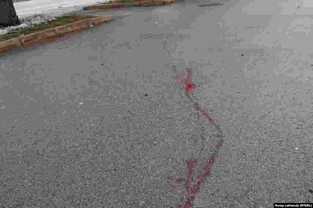 სისხლი რესპუბლიკის მოედანზე, ქალაქის ცენტრში. 