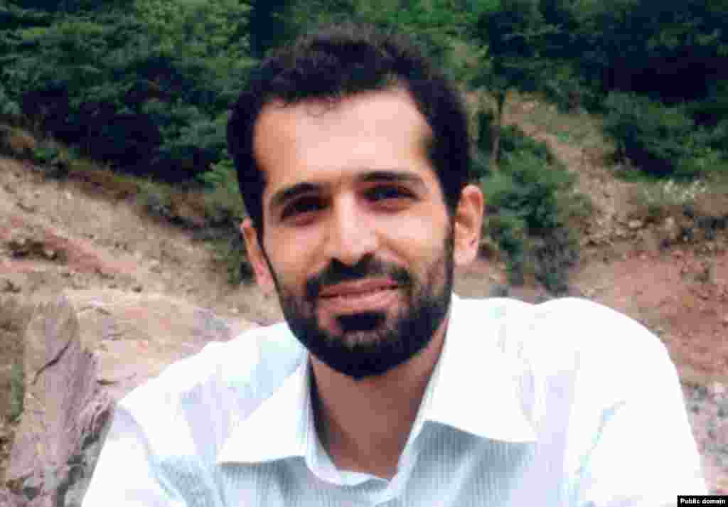 Mostafa Ahmadi Roshan (1979-2012) &nbsp; Roshan je bio akademik koji je također radio u iranskom pogonu za obogaćivanje nuklearnog oružja Natanz.