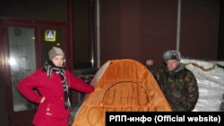 Голодовка рядом с приемной "Единой России"