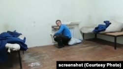 Иван Вшивков в отделении полиции.