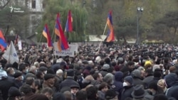 Протести у Єревані. Від прем'єра Пашиняна вимагають відставки – відео Протести у Єревані. Від прем'єра Пашиняна вимагають відставки – відео