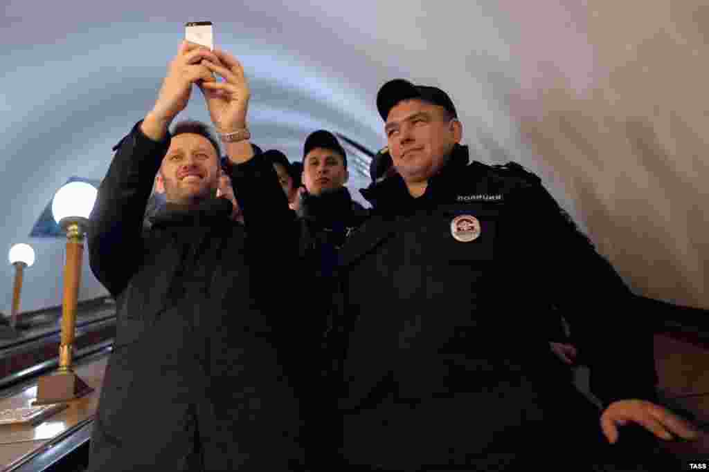 Задержание Алексея Навального в московском метро. 15 февраля 2015 года. 