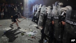 Nemiri i sukobi u Novom Sadu u slikama