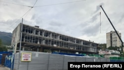 Своих гостей Ялта встречает затянувшейся реконструкцией местного автовокзала