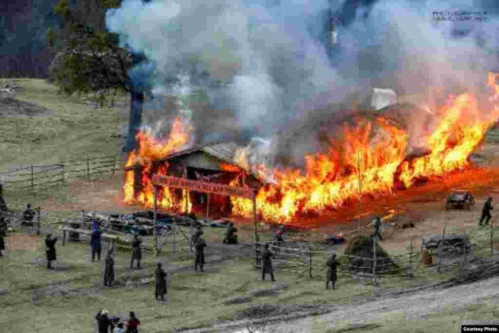 Финальная сцена фильма. Хайбах, конюшня. 