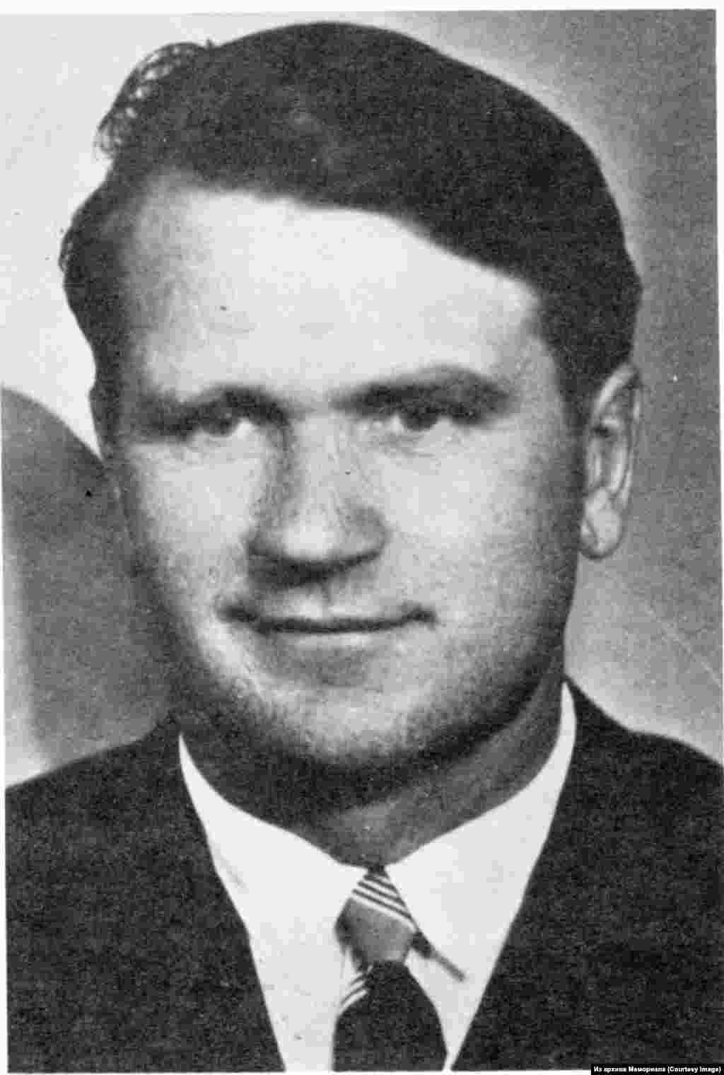 Антанас Терляцкас (род.1928) - участник литовской подпольной группы "Национальный фронт", политзаключенный с 1957 по 1960, второй раз по политическому обвинению в лагере и ссылке с 1979 по 1986.