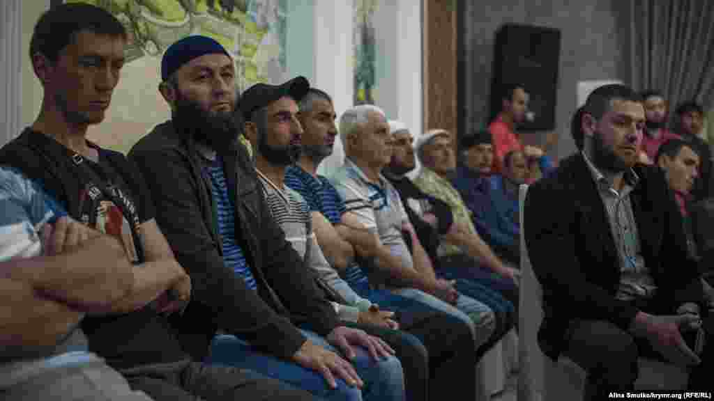 «На мероприятии в Старом Крыму было много местных активистов, это получилось одно из самых многочисленных по количеству участников наше ежемесячное собрание «Крымской солидарности», – заявил координатор Крымской контактной группы по правам человека Абдурешит Джеппаров