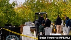 Snimci s mjesta gdje su izvršena iskopavanja na groblju u selu Hajvali.