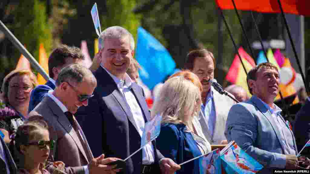 Среди них – руководство Крыма