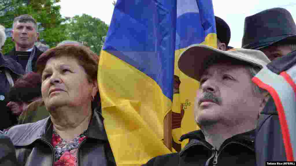 Участники антиправительственного митинга в Кишиневе 3 мая 2015 года 