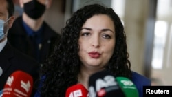 Vjosa Osmani je, kao predsednica Skupštine, preuzela vršenje dužnosti predsednika Kosova 5. novembra kada je Hašim Tači podneo ostavku