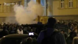 Šok bombama na demonstrante ispred Sobranja Šok bombama na demonstrante ispred Sobranja