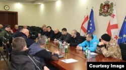 ნიკა ტყემალაძე ადგილობრივი ხელისუფლების წევრებს ხვდება