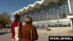 'Tuga i praznina': Prijatelji maturanta stradalog pod nadstrešnicom u Novom Sadu 'Tuga i praznina': Prijatelji maturanta stradalog pod nadstrešnicom u Novom Sadu