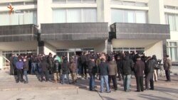 «Нічого не змінилось!» – як сумчани проривались на сесію облради (відео) «Нічого не змінилось!» – як сумчани проривались на сесію облради (відео)