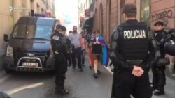 Dolazak prvih učesnika i učesnica Povorke ponosa Dolazak prvih učesnika i učesnica Povorke ponosa