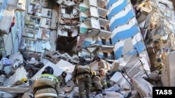 Рятувальники продовжують розбирання завалів на місці вибуху будинку в Магнітогорську, Челябінська область, Росія